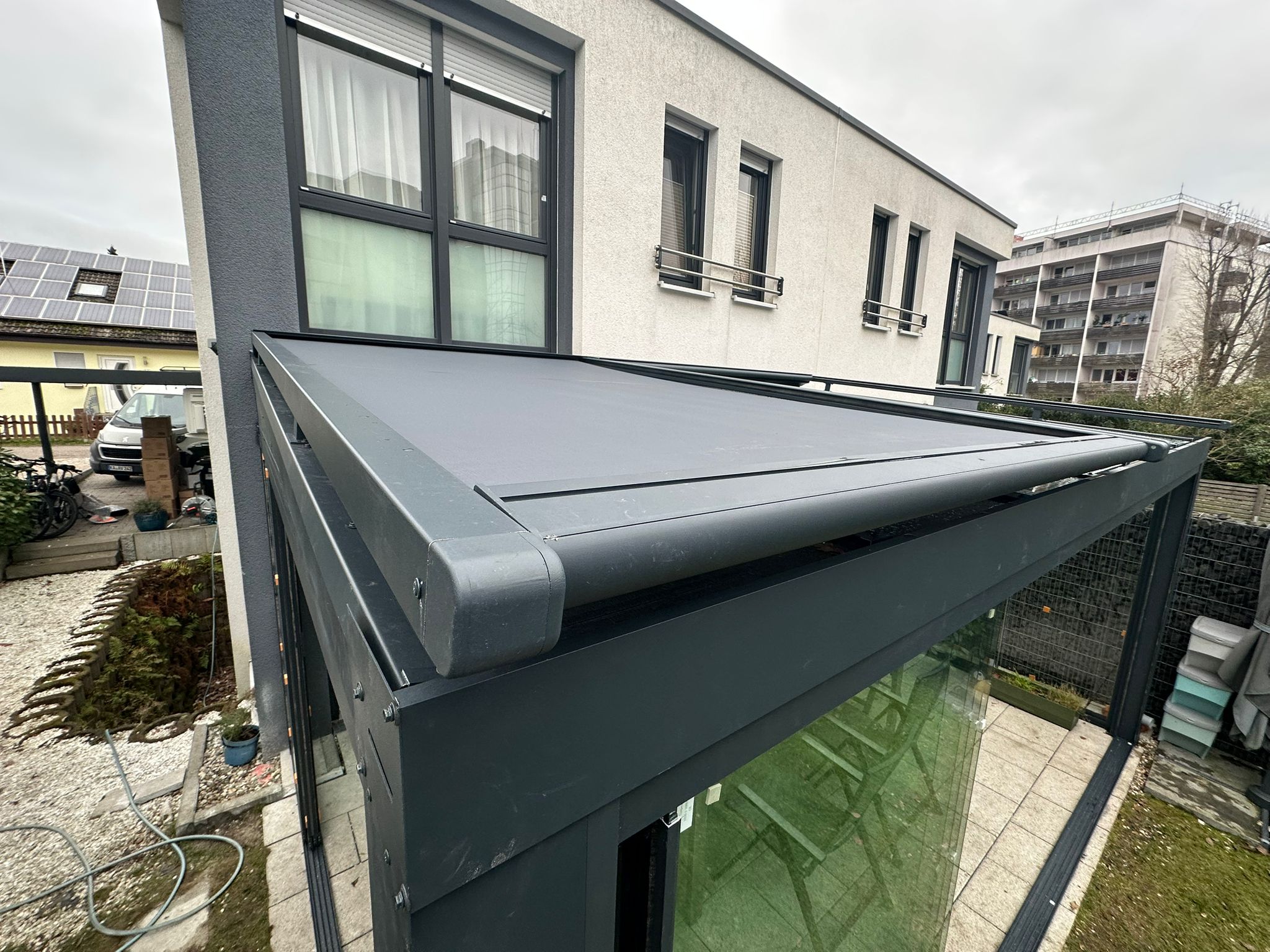 Sonnenschutzrollos und -screens